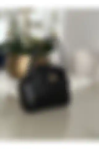 Mossi Siyah Suni Deri Kadın El ve Omuz Çantası Hakkında Bilgi