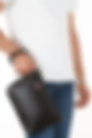 Cerff Leather Clup Vegan Deri El Çantası: Şıklık ve Fonksiyonellik