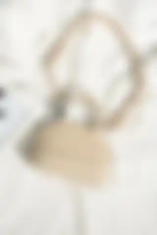 ESTUTE D Model Mini Şişe Çapraz Askılı Kutu ile Şıklık ve Fonksiyonellik