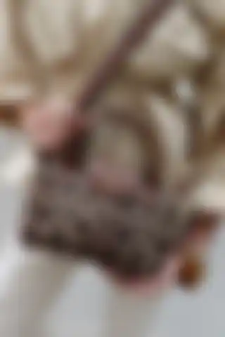 Housebags Leopar Desenli PU Deri Çapraz Askılı Çanta: Şıklık ve Fonksiyonellik