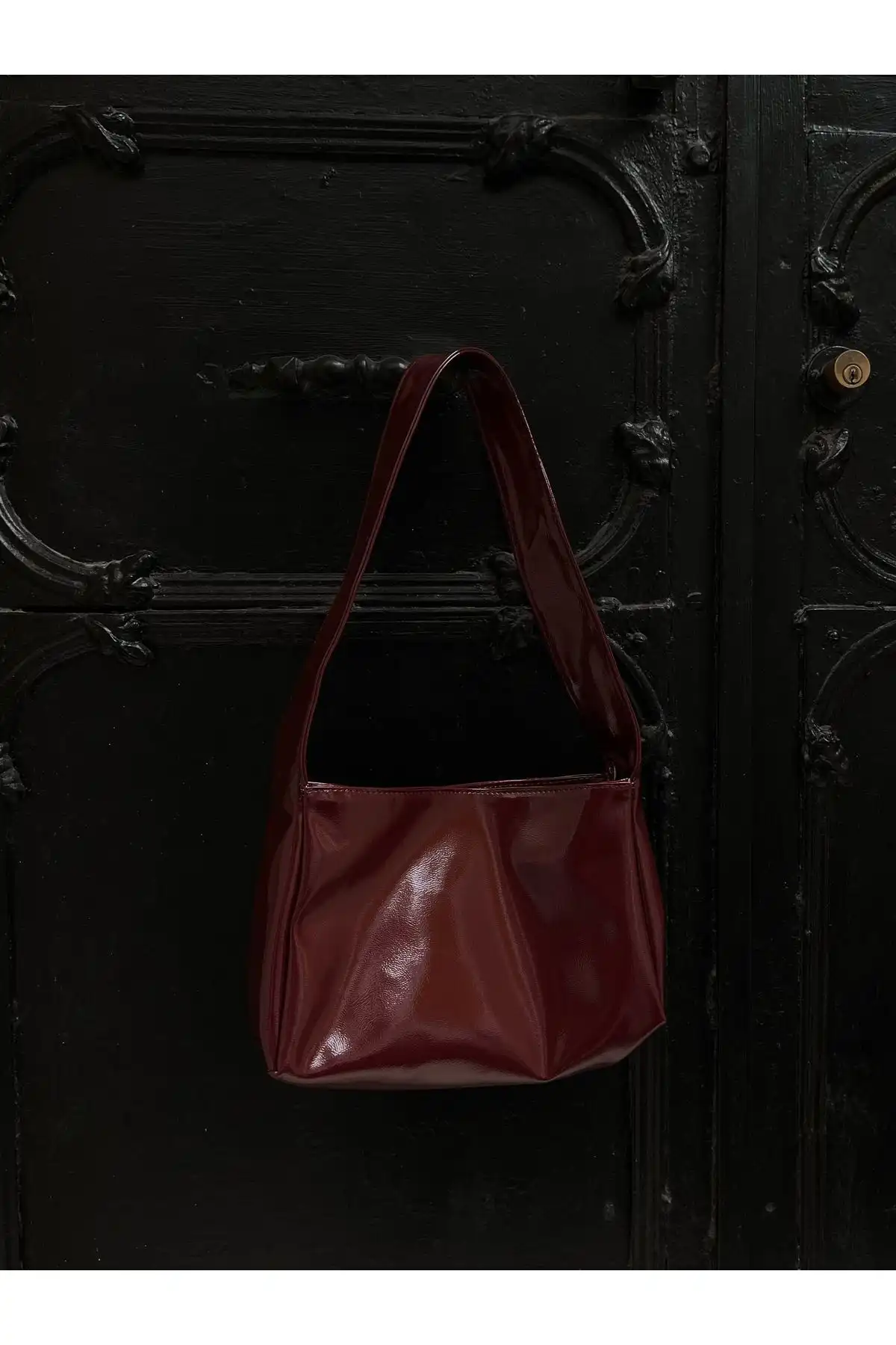 Jadeibags Kadın Bordo Rugan Çanta: Şık ve Fonksiyonel Seçenek