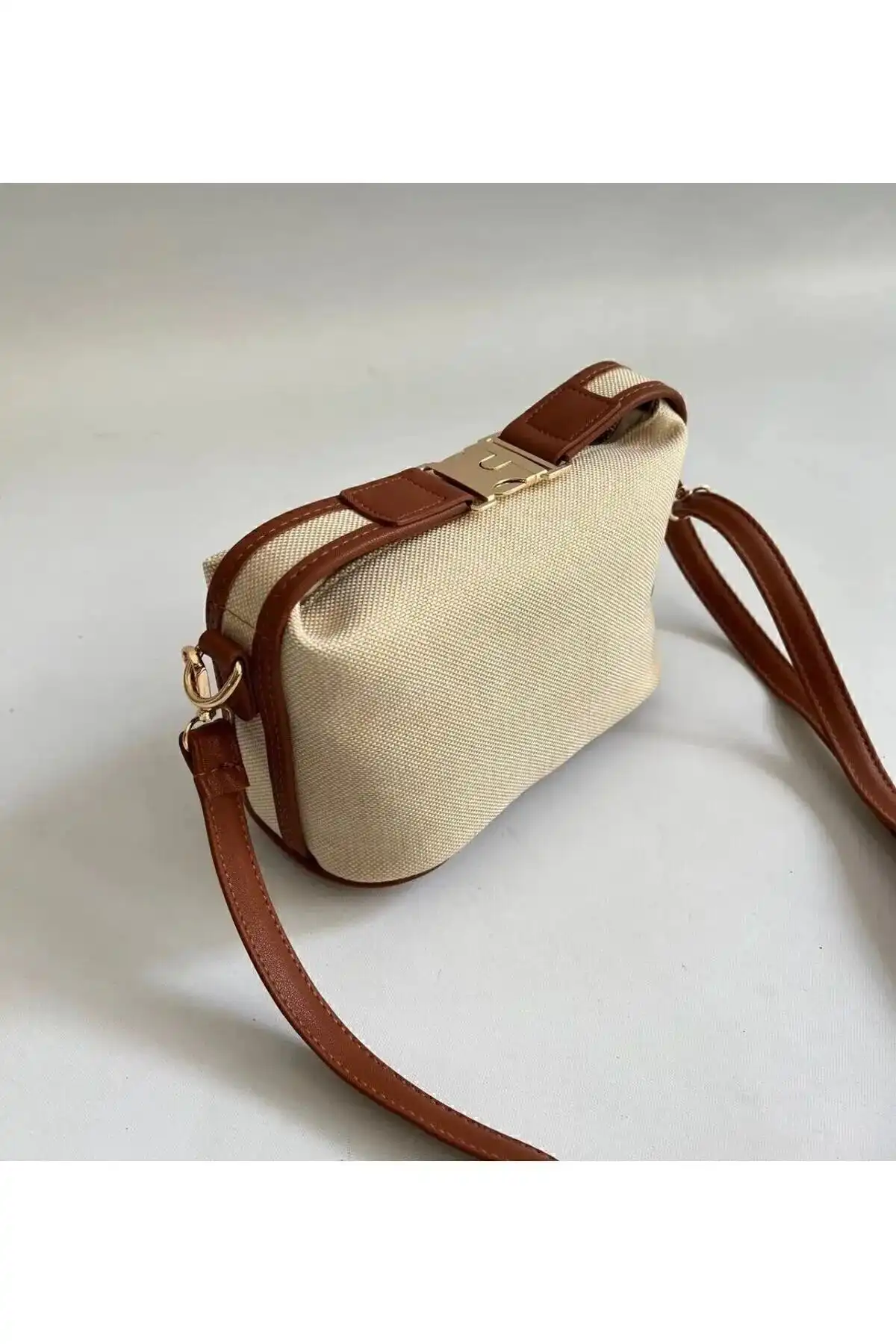 FİASHOP Deel Model Kadın El ve Omuz Çantası: Şıklık ve Fonksiyonellik