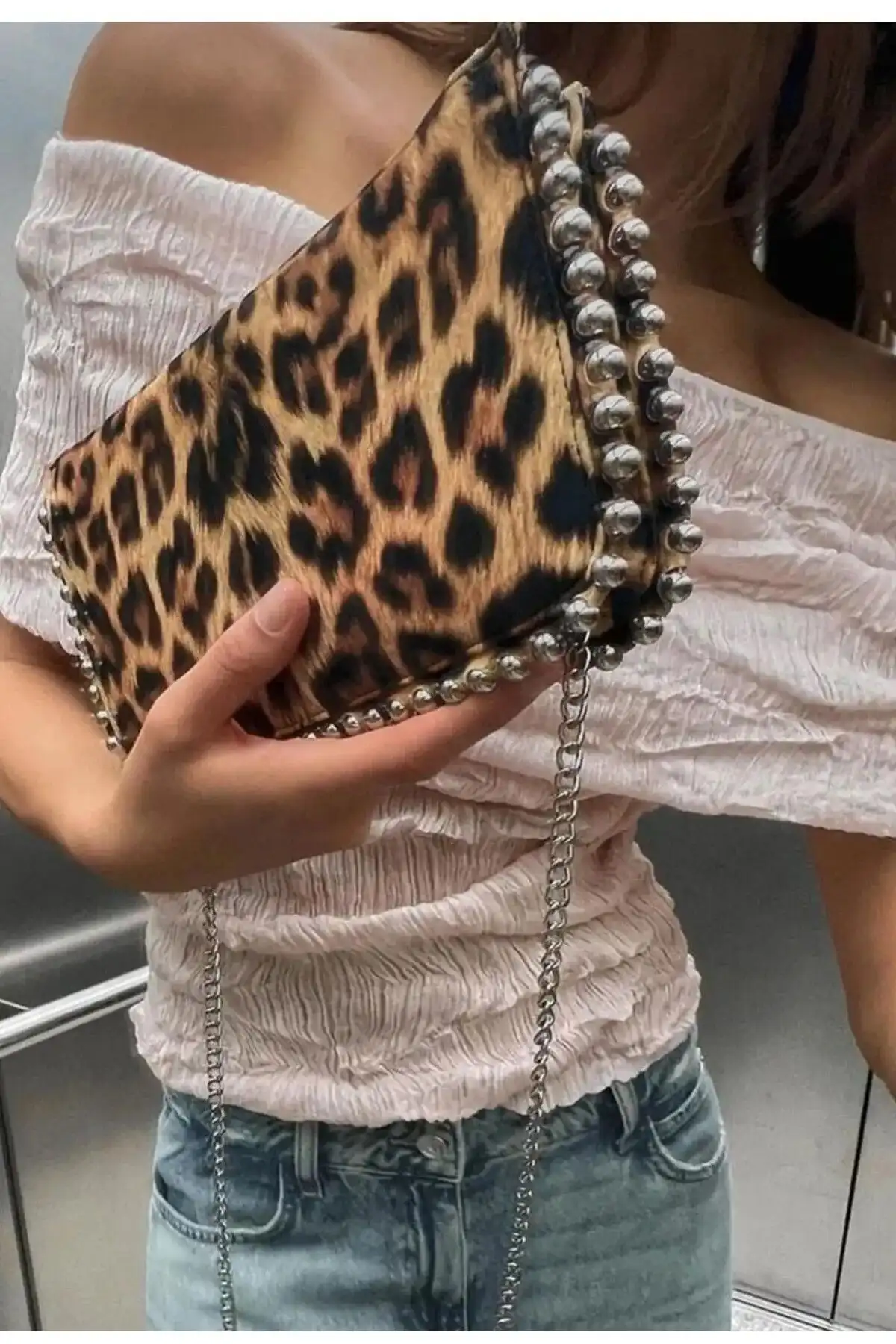 FİASHOP Zarx Boncuk Detaylı Siyah Deri Kadın Çantası: Şıklık ve Kullanım
