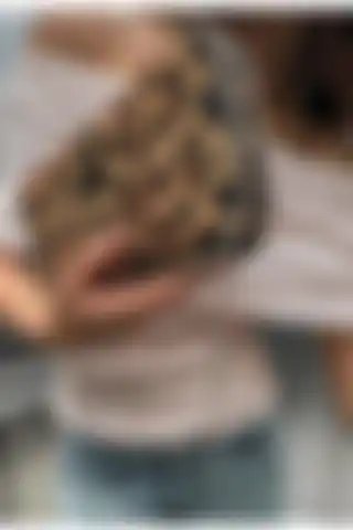 FİASHOP Zarx Boncuk Detaylı Siyah Deri Kadın Çantası: Şıklık ve Kullanım