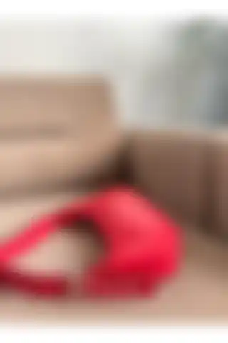 MODA ELF Kadın Rugan Kırmızı Kemer Detaylı Baget Kol Çantası İncelemesi