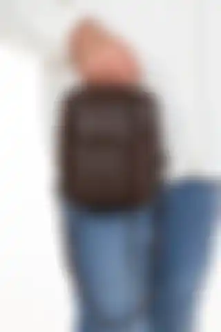 Newish Adelina Erkek Koyu Kahve Deri Çelik Kasalı Çanta: Şıklık ve Fonksiyonellik