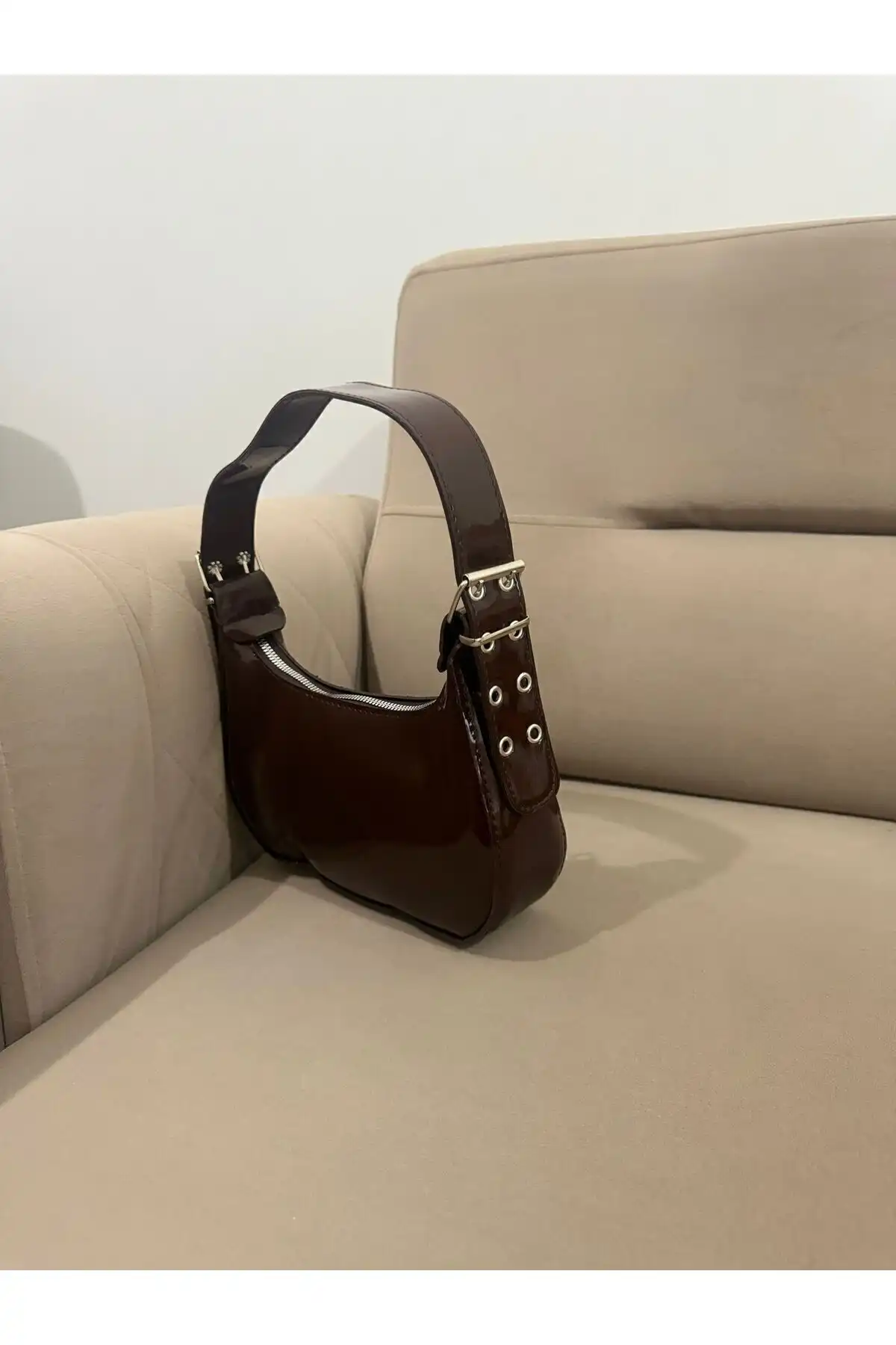 MODA ELF Kadın Rugan Acı Kahve Kemer Detaylı Baget Çantası İncelemesi