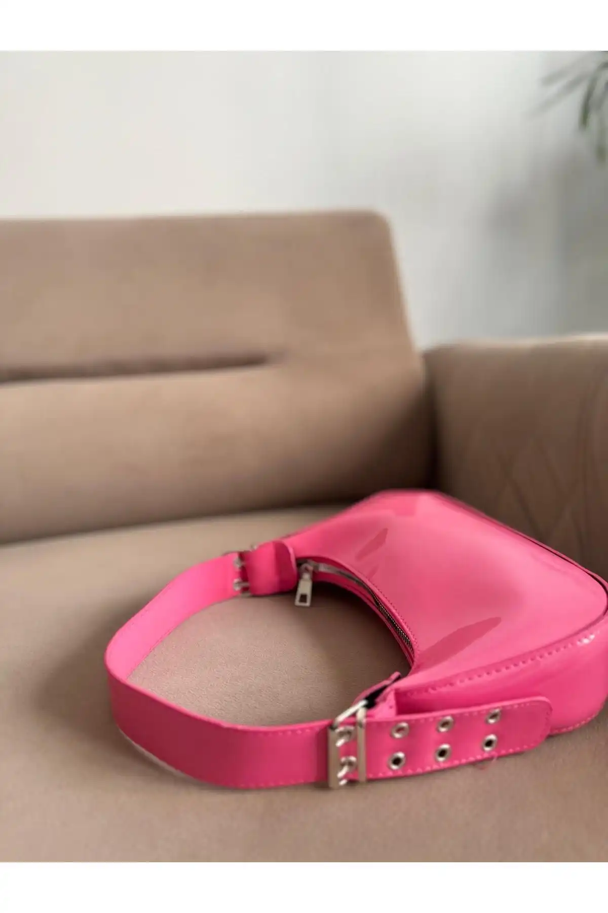 MODA ELF Kadın Rugan Pembe Kemer Detaylı Baguette Kol Çantası İncelemesi