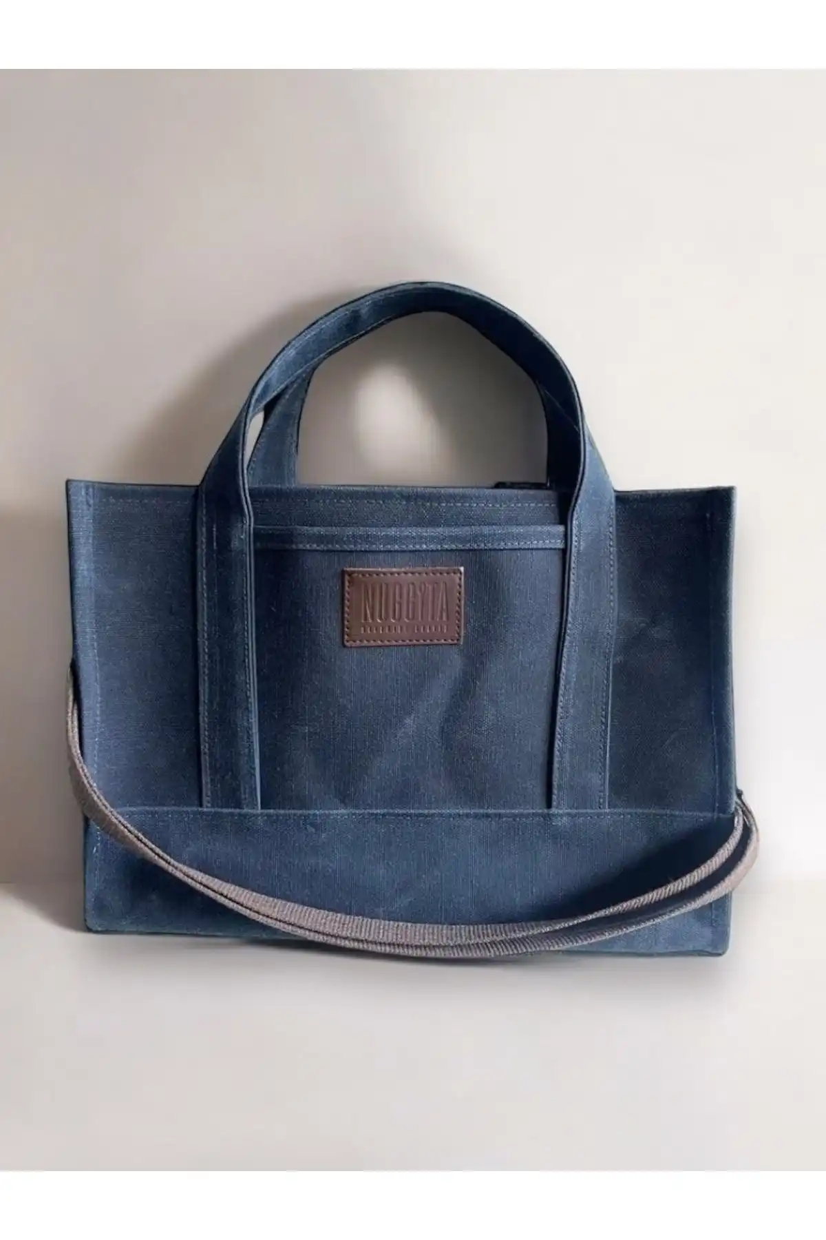 Nuggita Totebag Indigo Mavi Mumlu Kanvas Çanta: Şıklık ve Fonksiyonellik