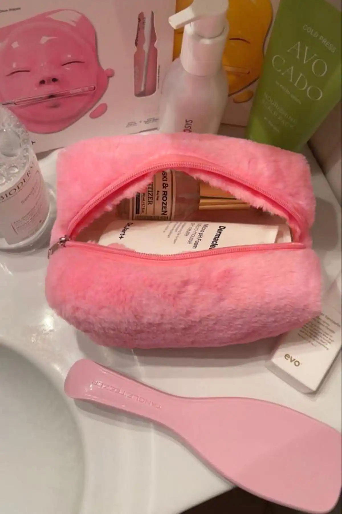 BAHELS Peluş Şeftali Pembe Orta Boy Makyaj Çantası: Kullanışlı ve Şık