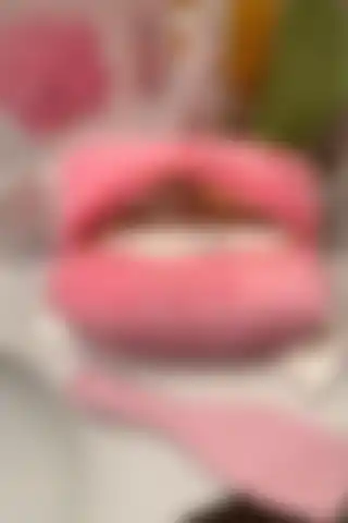 BAHELS Peluş Şeftali Pembe Orta Boy Makyaj Çantası: Kullanışlı ve Şık