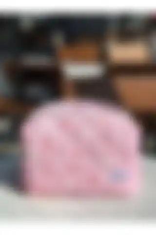Batekso Mini Çilek Desenli Makyaj Çantası: Şık ve Kullanışlı Seçenek