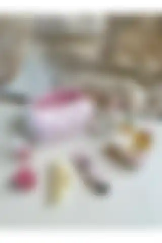 Punchiess Çiçekli Logo Makyaj Çantası: Şık ve Pratik Büyük Boy Seçenek
