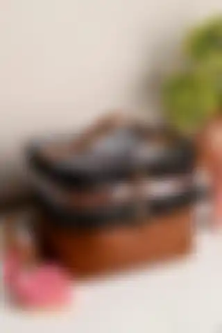 Uydee Taba Deri Kadın Makyaj Çantası ile Şıklığı ve Fonksiyonelliği Yakalayın