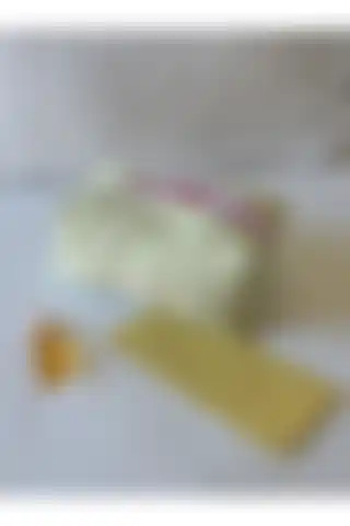 Punchiess Sarı Çıtır Çiçekli Makyaj Çantası: Şıklığı ve Fonksiyonelliği Bir Arada Sunuyor
