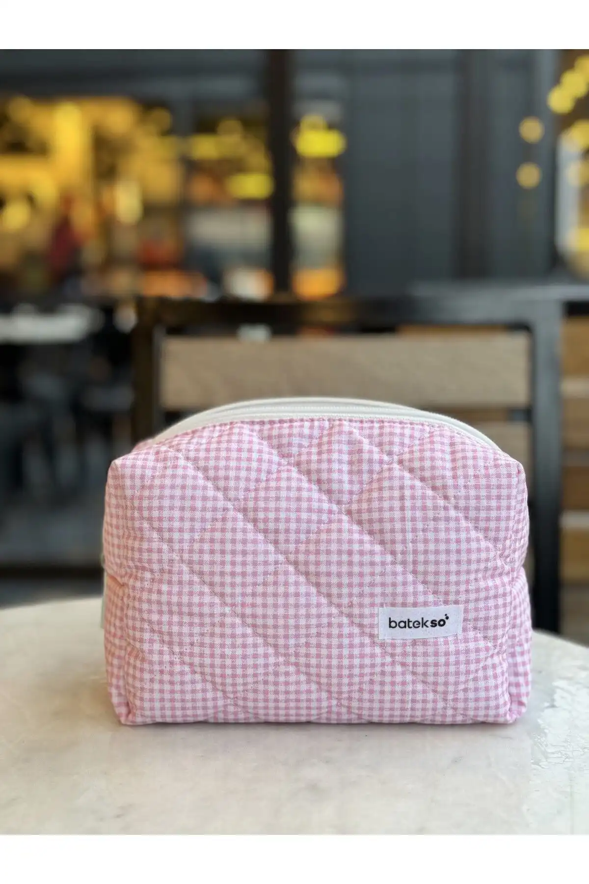 Butiksi Pembe Kare Desenli Makyaj Çantası - Şık ve Fonksiyonel Tasarım