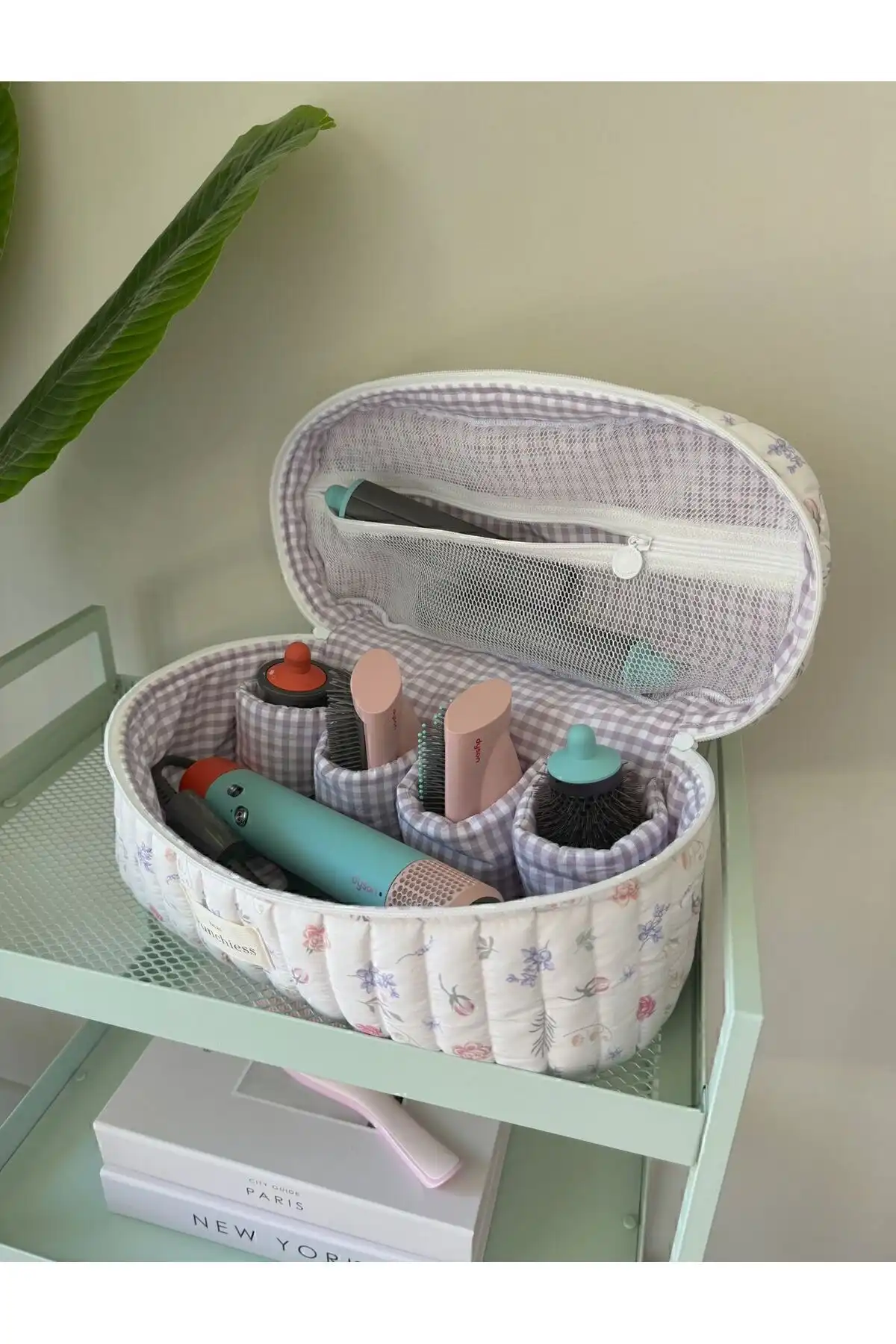 Punchiess Roses Seyahat Çantası: Airwrap Uyumlu ve Estetik Tasarım
