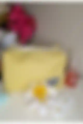 Perlina Home Ekose Sarı Makyaj Çantası: Şıklığı ve Fonksiyonu Bir Arada Sunuyor