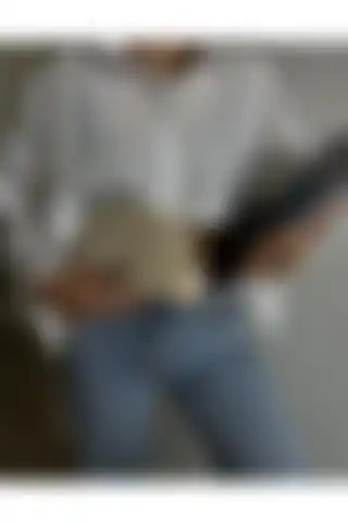 QEYZİ Teddy Kumaş Bej Üçgen Boy Kozmetik Çantası: Kullanışlı ve Şık Seçenek