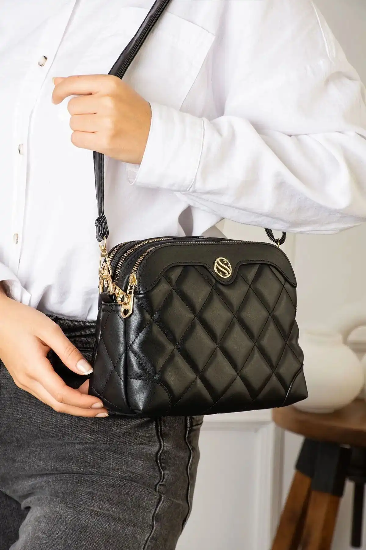 Lifonbag Kadın Siyah Çapraz Askılı Kapitone Yumuşak Deri Çanta Özellikleri