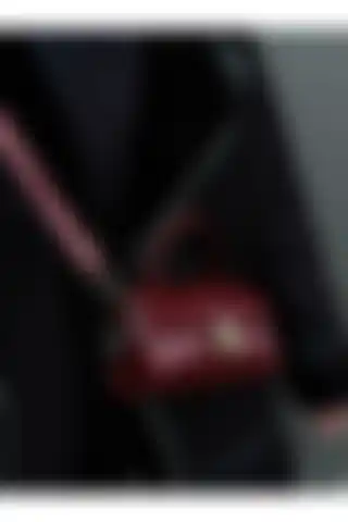 NightPaula Model Bordo Kadın El ve Omuz Çantası: Şıklık ve İşlevsellik