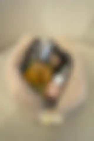 BAHELS Teddy Peluş Bej Orta Boy Makyaj Çantası ile Şık ve Fonksiyonel Kullanım