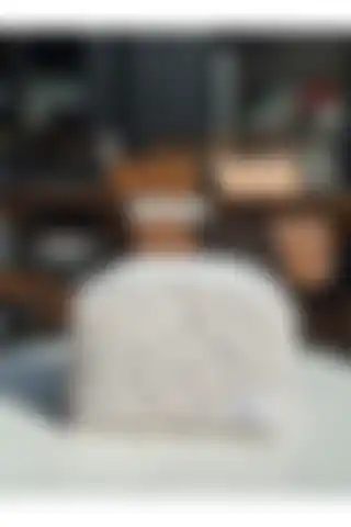 Batekso Bej Papatya Desenli Makyaj Çantası: Estetik ve Fonksiyonellik