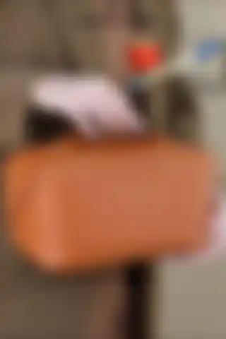 CARA CARO Büyük Kapasiteli Taşınabilir Makyaj Çantası ile Estetik ve Fonksiyon