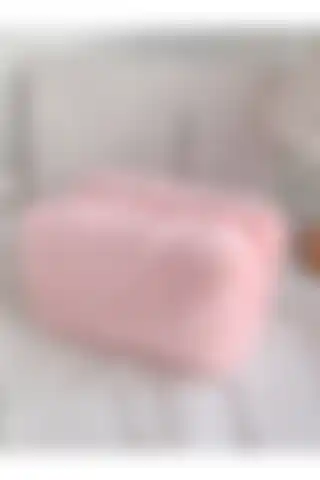 Mlio Pembe Peluş Makyaj Çantası: Şıklık ve Konforun Buluştuğu Ürün