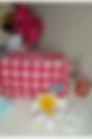 Perlina Home Makyaj Çantası Ekose Kırmızı: Şık ve Fonksiyonel Seçenek
