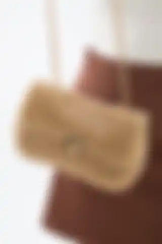 BaghashtagKrem Mini Peluş Çanta: Şıklığı ve Fonksiyonelliği Bir Arada Sunuyor