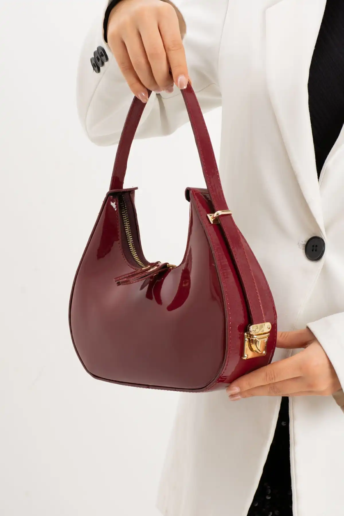Vagues Cherry Bag: Estetik ve İşlevsellik Sunan Kadın Kol Çanta