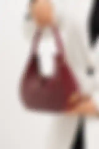 Vagues Cherry Bag: Estetik ve İşlevsellik Sunan Kadın Kol Çanta