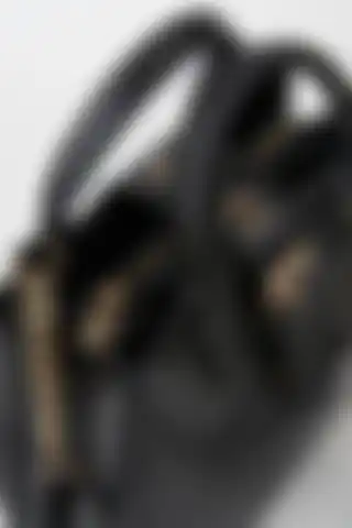 Vivaq Kadın Siyah Suni Deri Croco Desenli Çanta ile Şıklığı Yakalayın