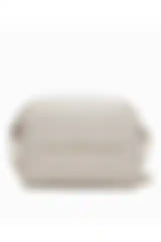 Calvin Klein Sculpted Camera Bag: Şıklık ve Fonksiyonellik Bir Arada