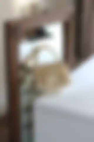 Moom Bag Kadın Altın Renk Yumuşak Deri Omuz Çantası Özellikleri