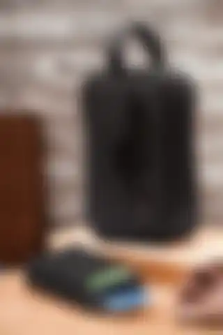 Newish Desenli Vegan Deri Kozmetik El Çantası: Şıklık ve Kullanışlılık