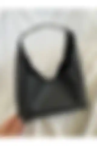 YMZBAG Kadın Siyah Suni Deri Fermuarlı İç Bölmeli Çantası Hakkında